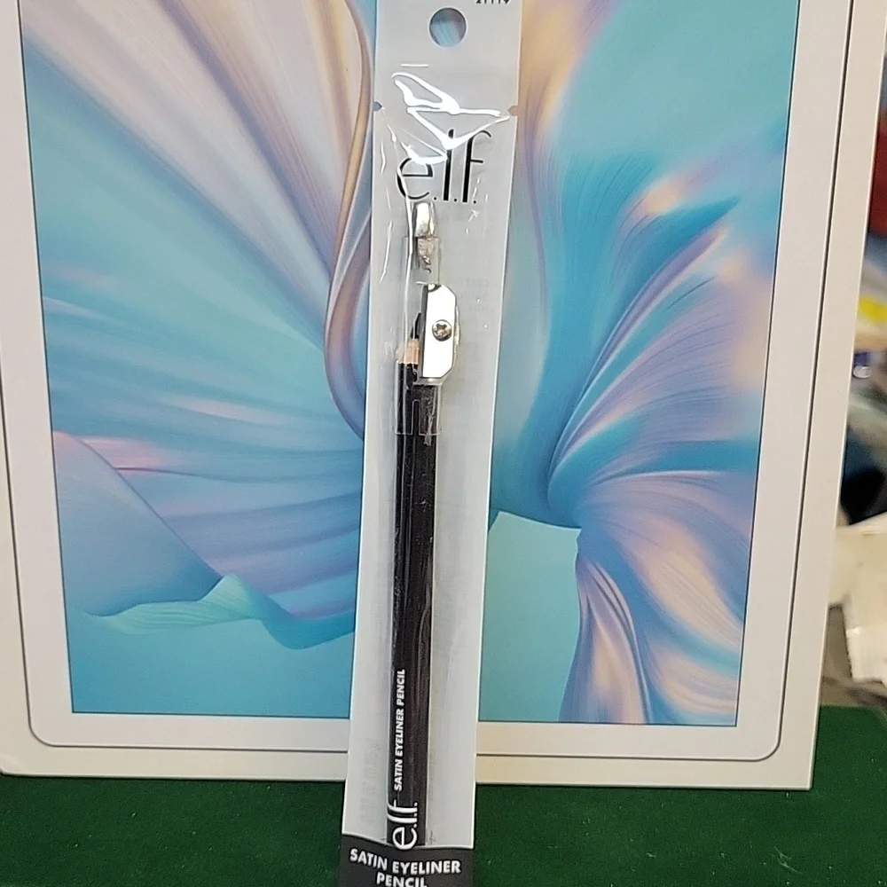 e.l.f. Satin Eyeliner Pencil w Sharpner 0.85g New Sealed Package - Black